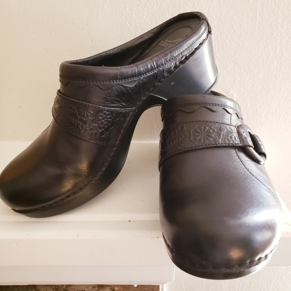 Dansko Shoes - Dansko Clogs Black Leather Size 41